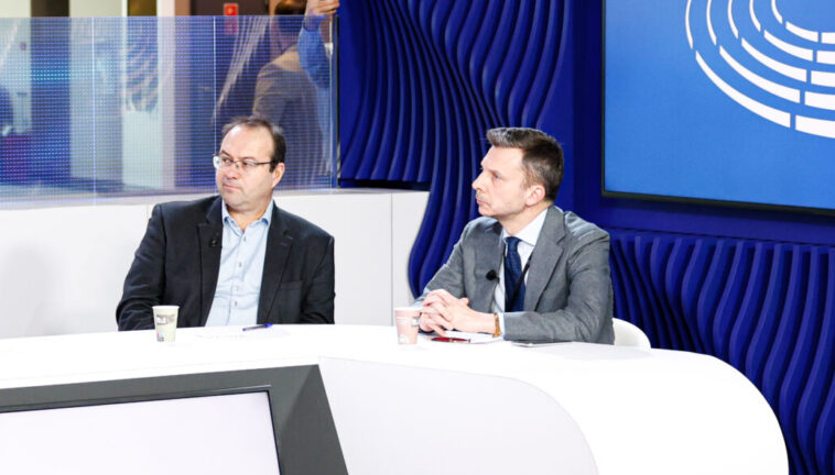 Analyst Melchior Szczepanik of the Polish Institute of International Affairs (far right) discussed the EU budget issues with (left to right) Zsolt Darvas of the Bruegel think-tank, Tomáš Zdechovský MEP (EPP), EU Perspectives podcast host Karolína Novotná, and Andy Bounds of Financial Times