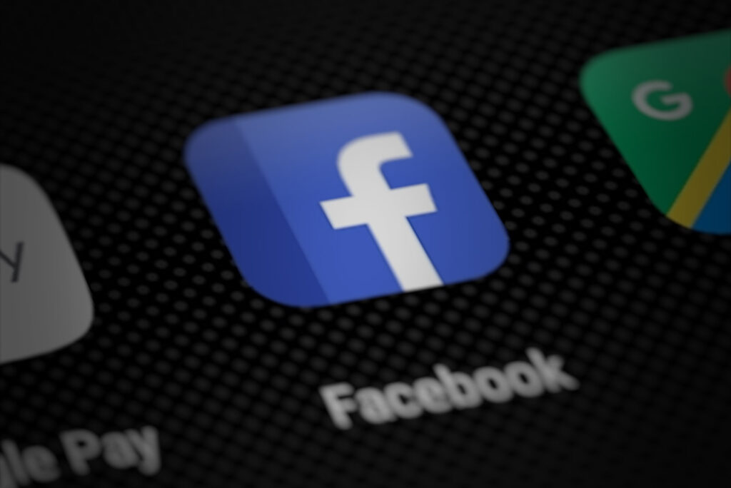 Facebooku icon on a smart phone