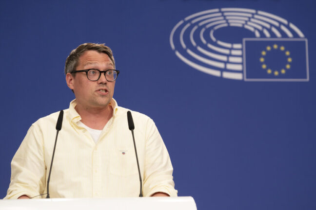 German MP Tiemo Wölken speaking at press conference.