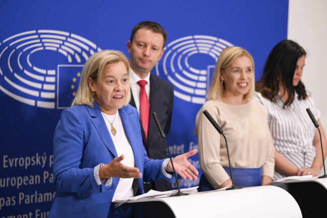 MEP Carla Tavares (left) speaking in the European Parliament