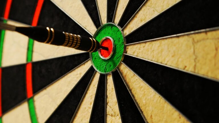 darts target, red and green