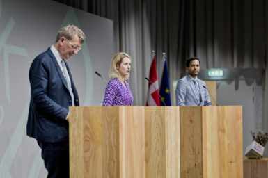 Kaja Kallas (centre) speaking at informal meeting  of defence ministers in Copenhagen