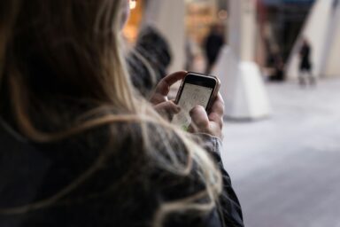 EU moves closer to a common online age limit. Photo: Unsplash