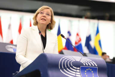 Henna Virkkunen at EP Plenary session - Renewal of the mandate of the Internet Governance Forum. Source : EP