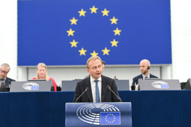 Commissioner Serafin at the European Parliament debate on Allegations of espionage by the Hungarian Government within EU institutions. Photo: EP