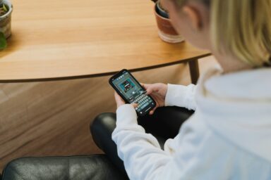 EU delays the “Chat Control” vote to December after Germany opposition. Photo: Unsplash