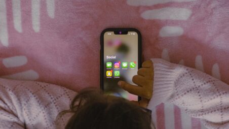 EU inquires Snapchat, YouTube, Apple App Store and Google Play over child safety measures. Photo: Unsplah