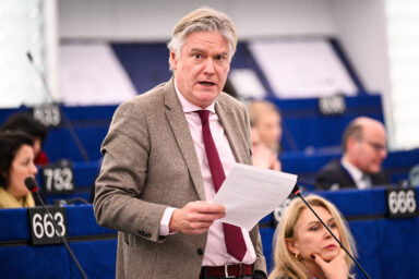 Voting session during the Plenary session in Strasbourg regarding the EU Magnitsky Act with the rapporteur and MEP Antonio Lopez-Istúriz (EPP/ES).