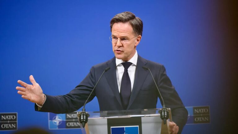 Mark Rutte speaking at a press conference