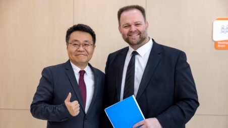 MEP Engin Eroglu posing with a Chinese representative