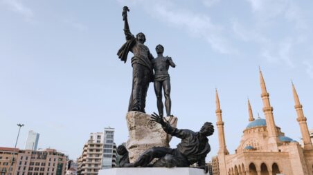 The Martyrs' Monument in Beirut, with the Mohammad al-Amin mosque in the background
