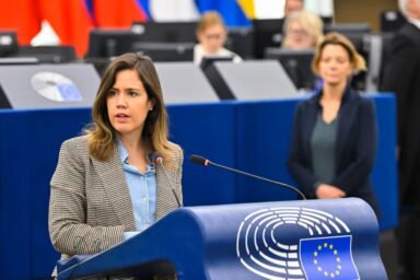 Lídia Pereira speaking at the European Parliament plenary