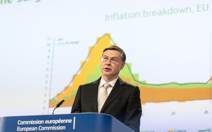 Economy Commissioner Valdis Dombrovskis discussing inflation rates (Photo: European Commission)