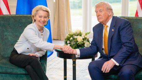 Ursula von der Leyen shaking hands with Donald Trump