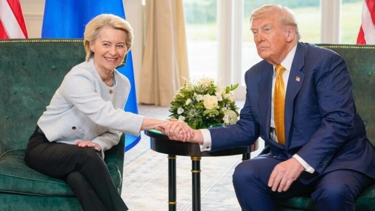 Ursula von der Leyen shaking hands with Donald Trump