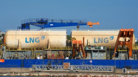 Rail freight wagons carrying LNG tank containers
