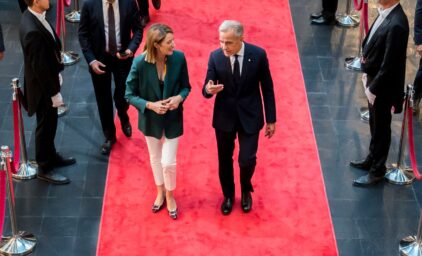 Mark Carney, Roberta Metsola, red carpet