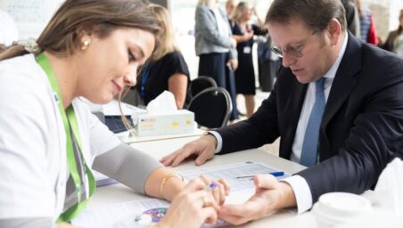 Commissioner Olivér Várhelyi undergoes a health check