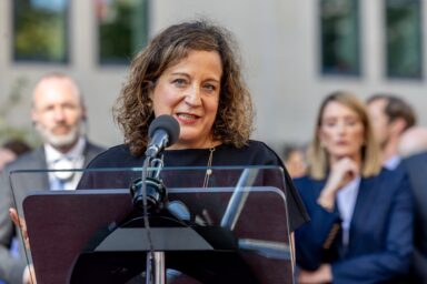 Ms García