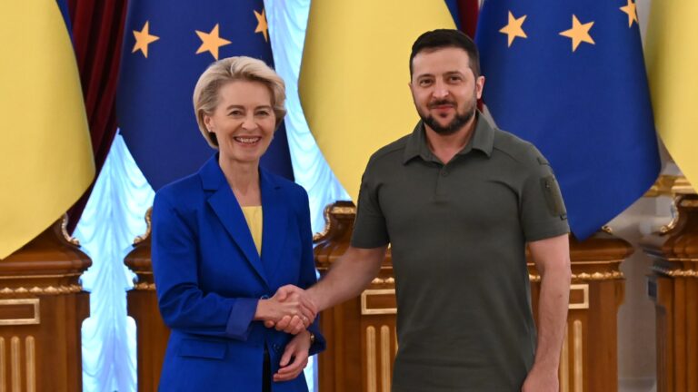 Ursula von der Leyen and Volodymyr Zelenskyy